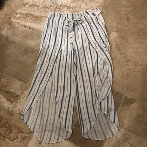 NWT Women’s Flowy Style Pants W/ Front Slits